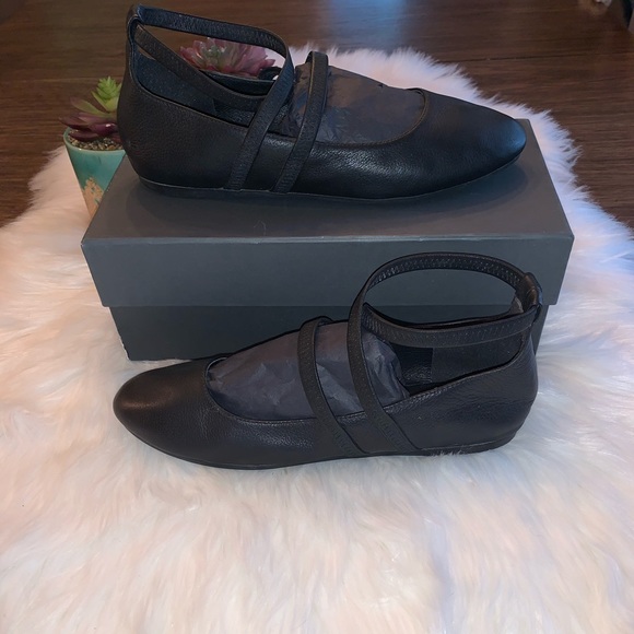 Eileen Fisher Joe Flat EUC - Picture 5 of 6